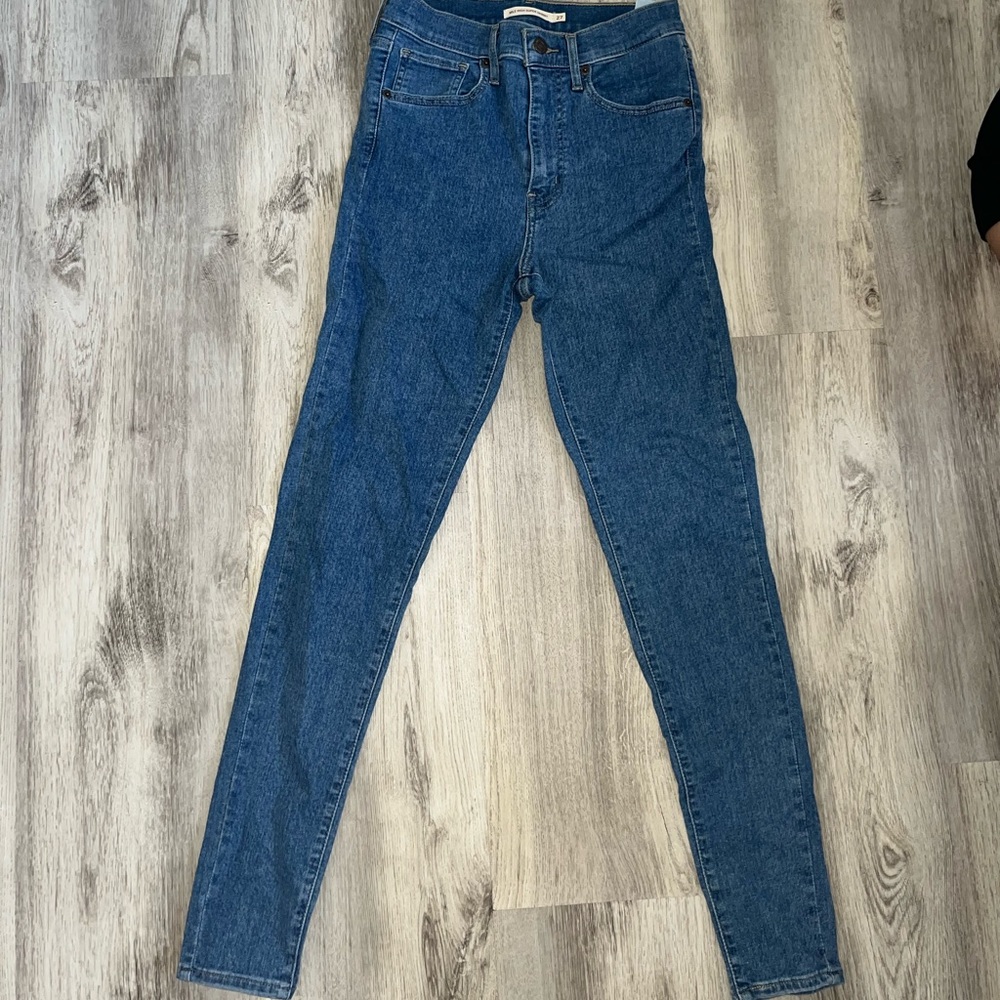 Levi: Mile High Super Skinny size: 27